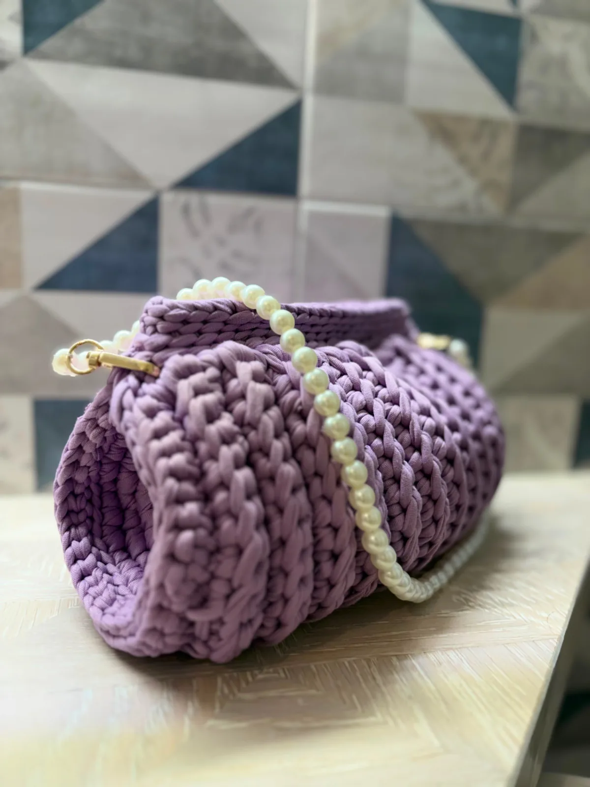 Borsa crochet KELLY lilla con manico di perle